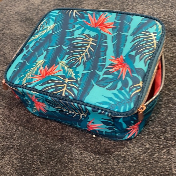 mostly used 4 a makeup bag but can also be used for toiletry. palms design - Picture 3 of 3